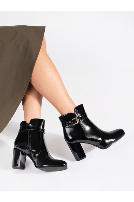 Černé lakované kotníkové boty na podpatku Sergio Leone
