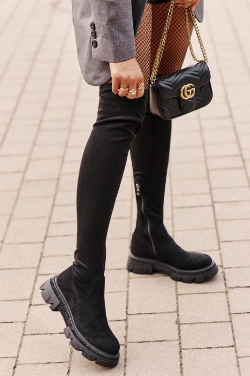 Moteriški ilgaauliai batai virš kelių... Moteriški ilgaauliai batai virš kelių...