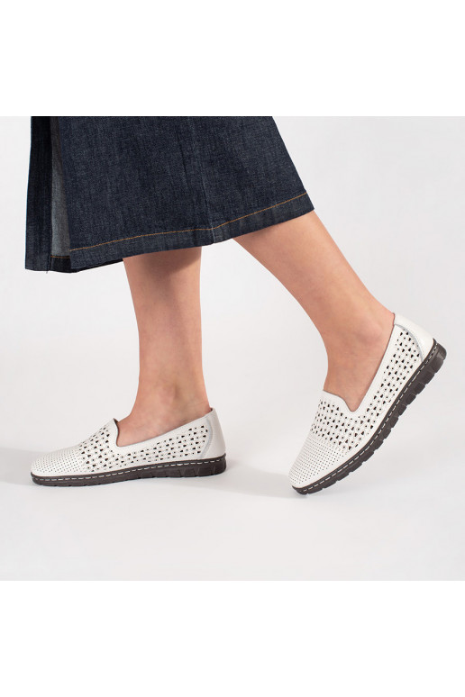 Dírkované bílé polobotky