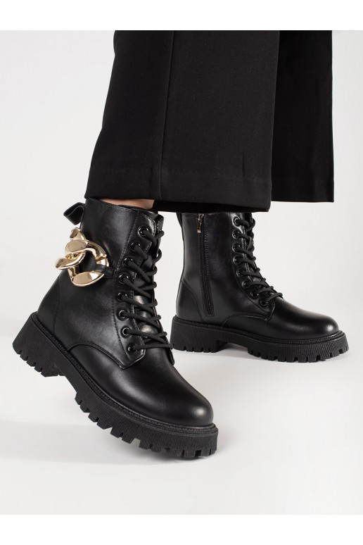 Černé workery se zlatým řetízkem