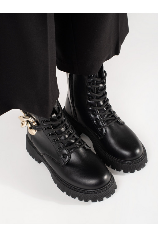 Černé workery se zlatým řetízkem