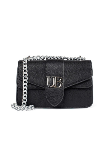 Černá malá kabelka přes rameno se stříbrným řetízkem