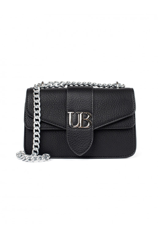 Černá malá kabelka přes rameno se stříbrným řetízkem
