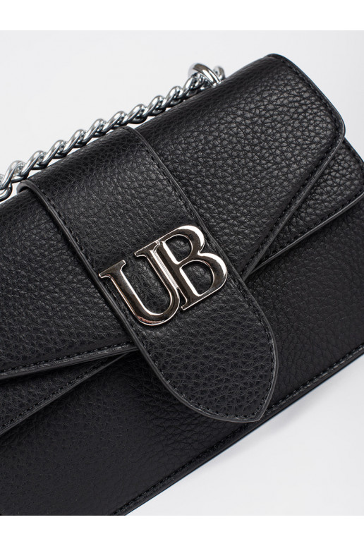 Černá malá kabelka přes rameno se stříbrným řetízkem