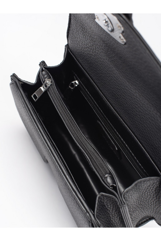 Černá malá kabelka přes rameno se stříbrným řetízkem