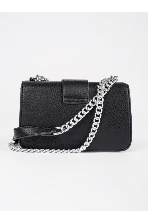Černá malá kabelka přes rameno se stříbrným řetízkem