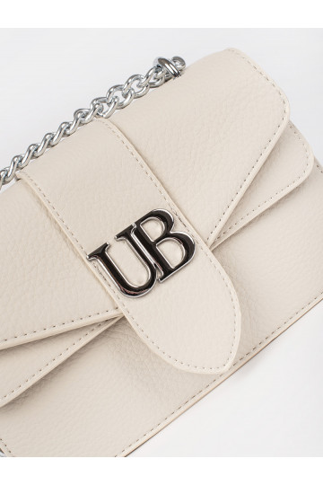 Světle béžová malá kabelka přes rameno se stříbrným řetízkem 2