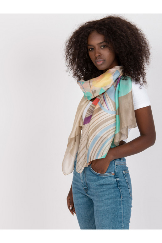 Béžová tenká šála se vzory