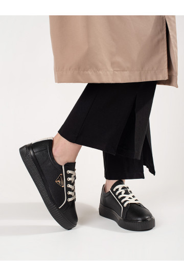 Kožené černé sneakersy na hrubé podrážce