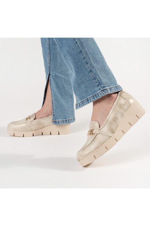 Zlaté mokasíny na klínku s řetízkem Zlaté mokasíny na klínku s řetízkem