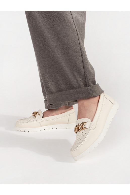 Kožené světle béžové mokasíny s řetízkem na platformě Kožené světle béžové mokasíny s řetízkem na platformě