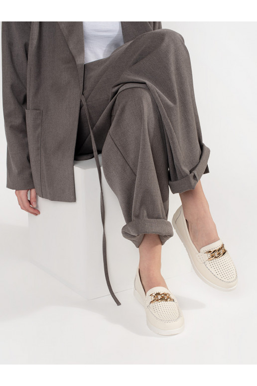 Kožené světle béžové mokasíny s řetízkem na platformě Kožené světle béžové mokasíny s řetízkem na platformě