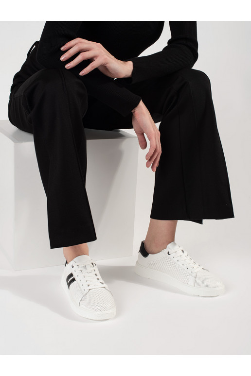 Bílé dírkované tenisky z přírodní kůže