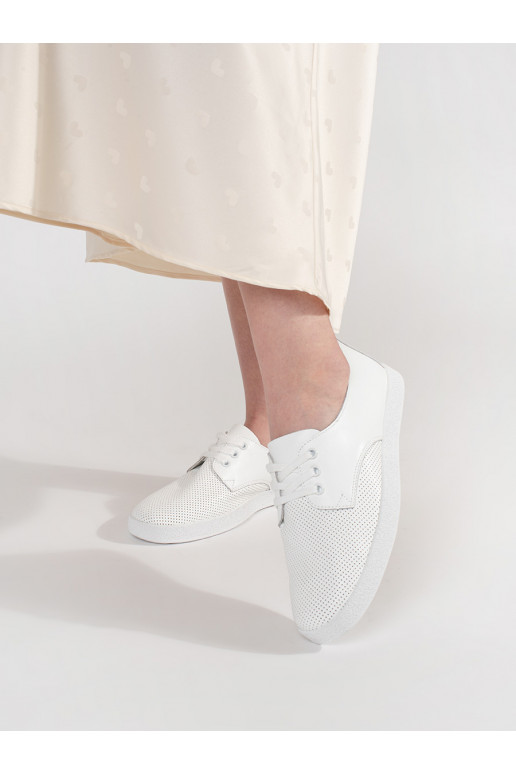 Bílé dírkované tenisky z přírodní kůže