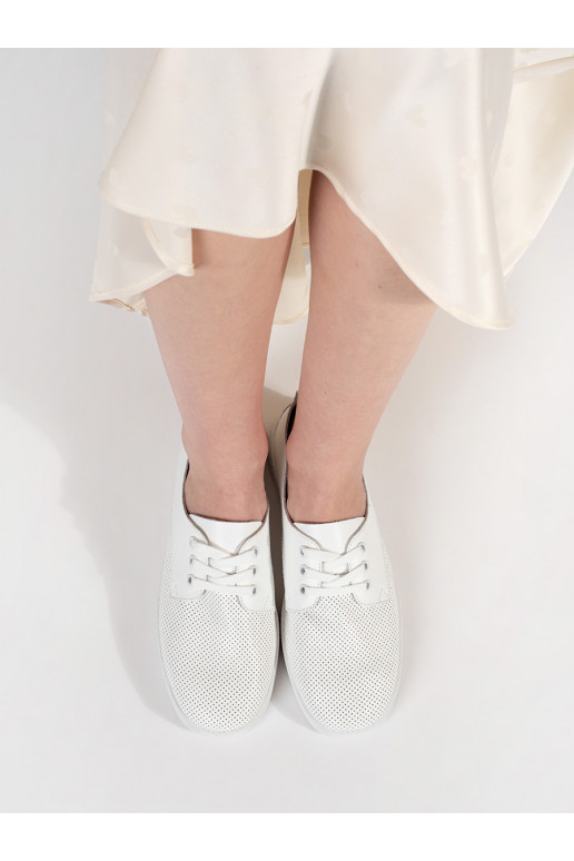 Bílé dírkované tenisky z přírodní kůže