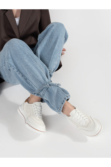 bílé dziurkowane  Tenisky 2