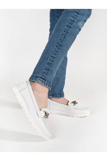 bílé mokasíny s řetízkem s platformou