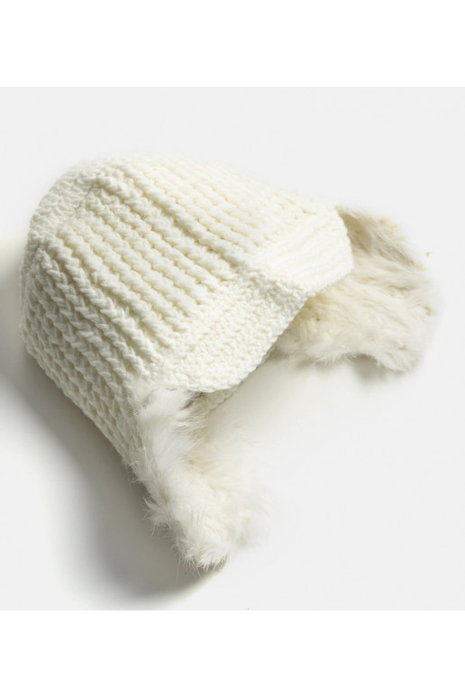 Bílá čepice s klapkami na uši Zora Bílá čepice s klapkami na uši Zora