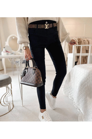 Černé legíny zdobené...