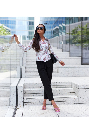 Bílá vzorovaná košile...