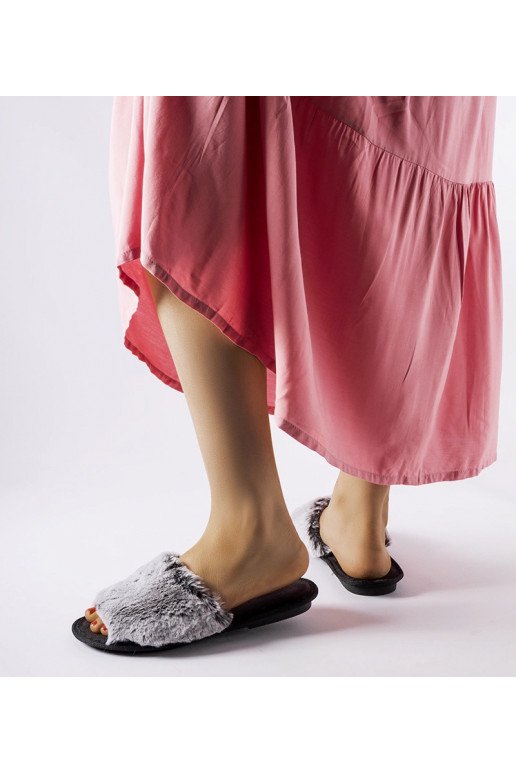 Černé pantofle s šedým kožíškem INBLU