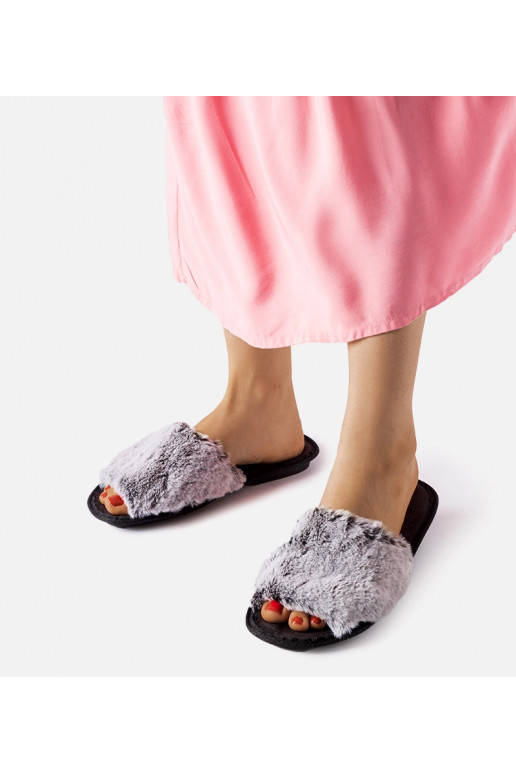 Černé pantofle s šedým kožíškem INBLU