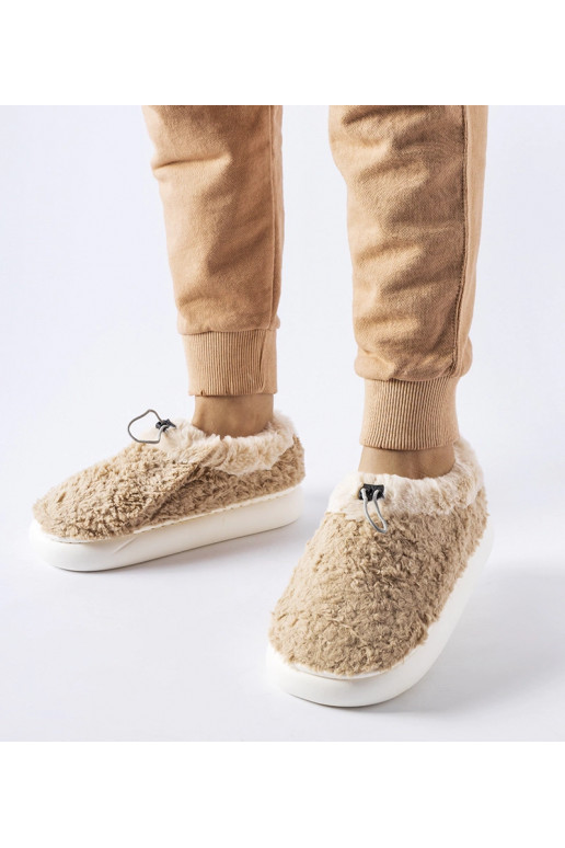 Béžové teplé pantofle s uzavřeným...