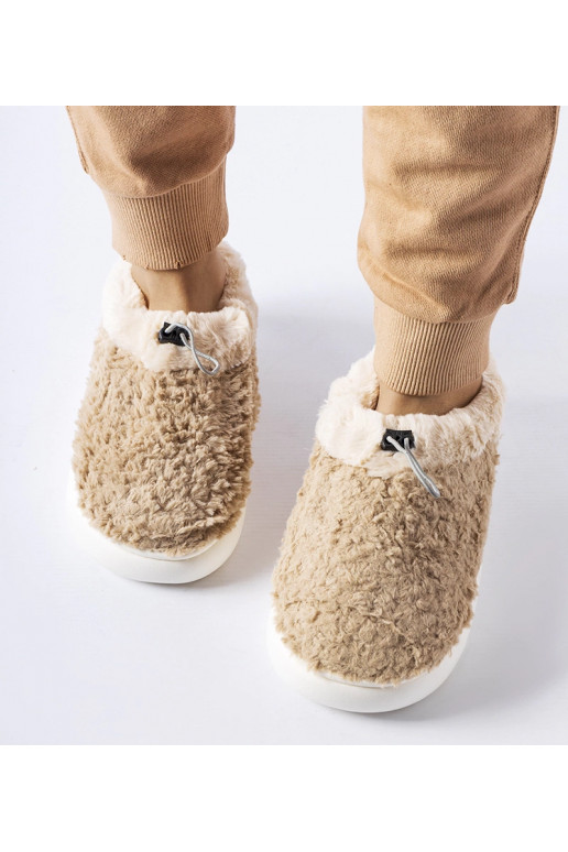 Béžové teplé pantofle s uzavřeným...