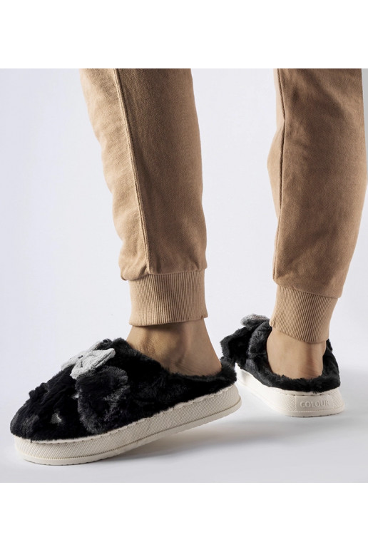 Černé teplé pantofle s ušima a mašlí...