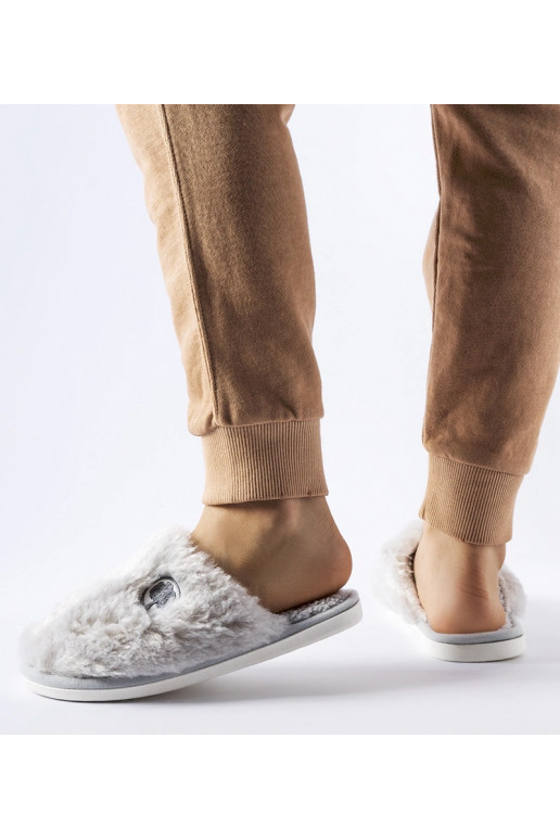 Šedé teplé pantofle s nášivkou Alessio