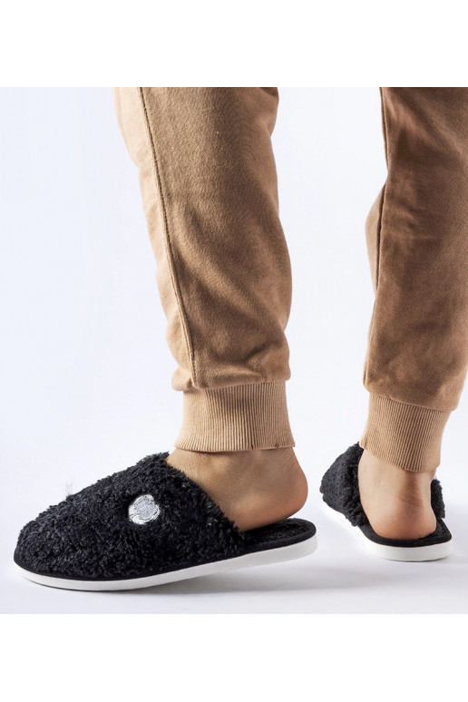 Černé teplé pantofle s nášivkou Alessio
