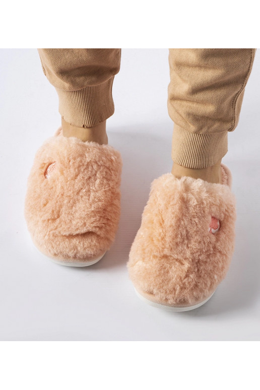 Růžové teplé pantofle s nášivkou Alessio