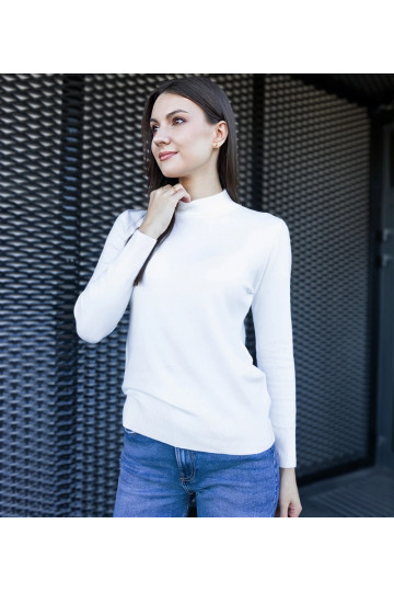 Bílý klasický svetr volného...