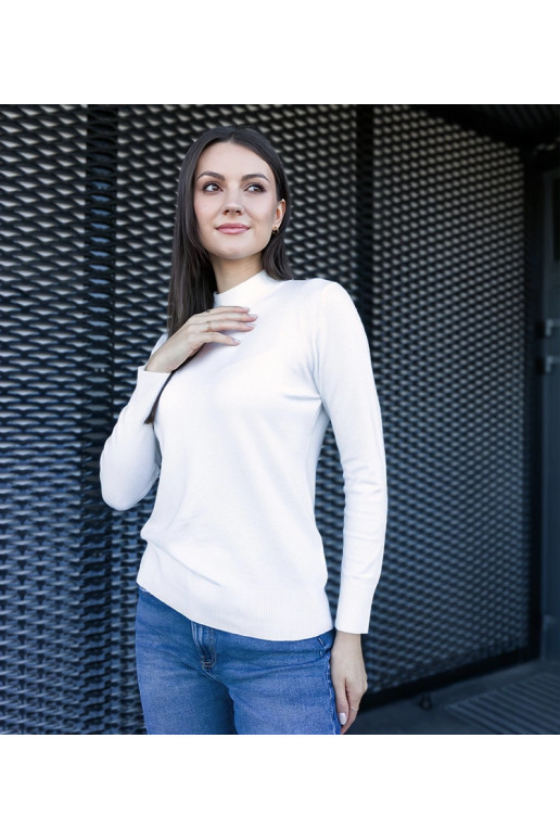 Bílý klasický svetr volného střihu...