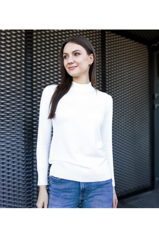 Bílý klasický svetr volného střihu...