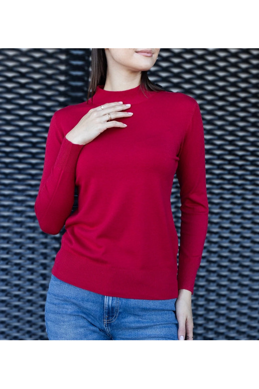 Červený klasický svetr volného střihu...