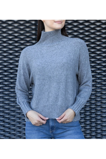 Šedý rolák volného střihu...