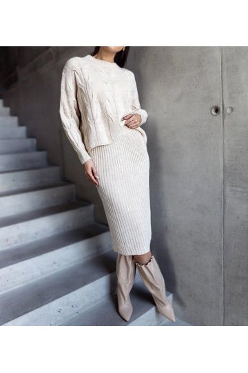 Béžový svetr a sukně Taisa 2