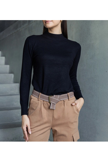 Černý klasický svetr...