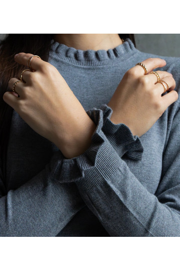 Šedý měkký svetr zdobený...