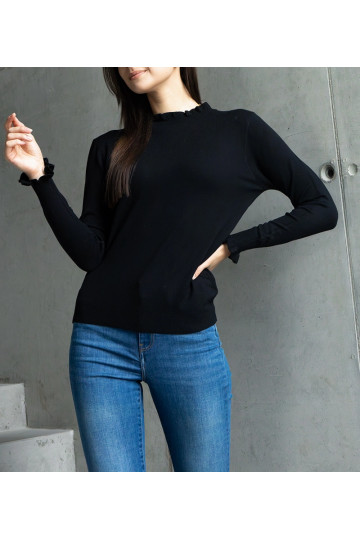 Černý měkký svetr zdobený...