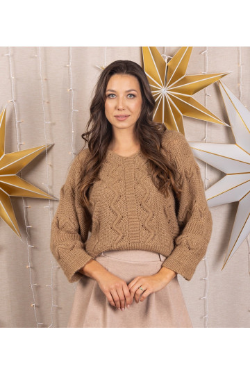 Měkký hnědý svetr s dlouhým...