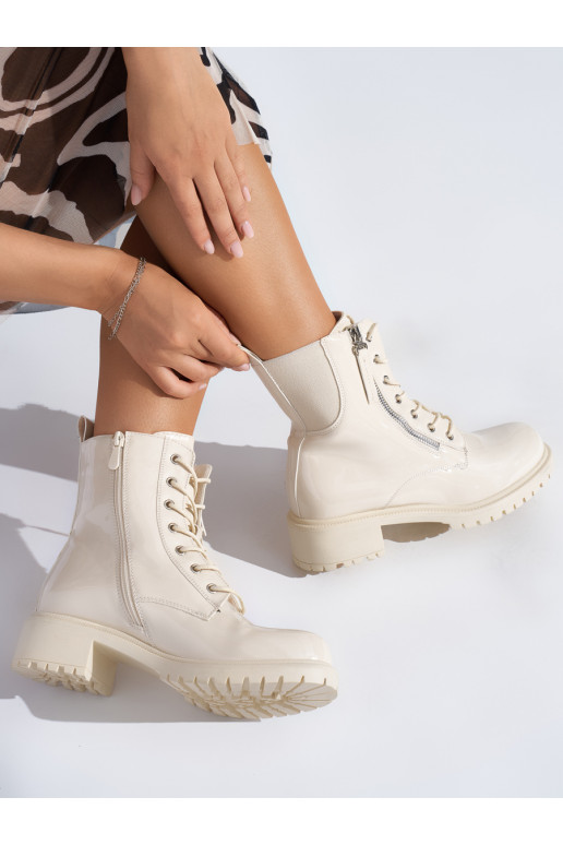 Béžové lakované dámské kotníkové boty na platformě
