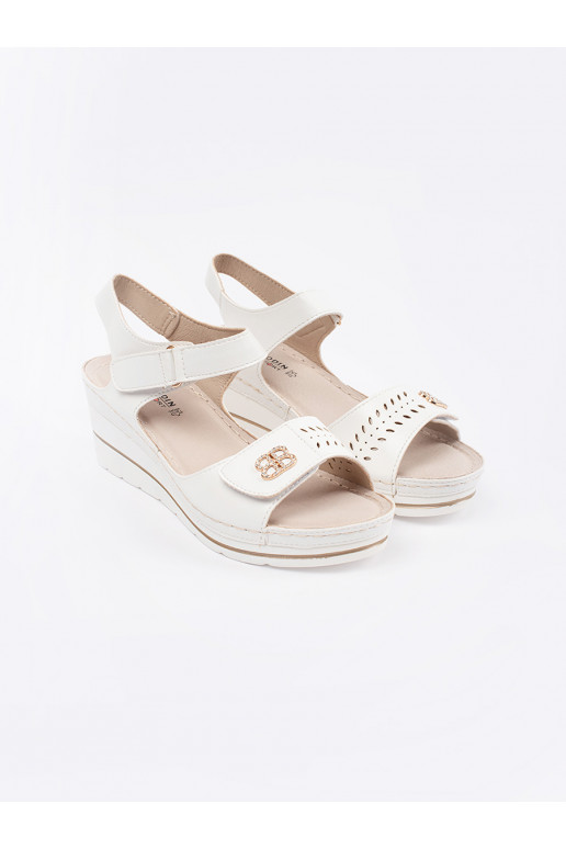 bílé  sandály 