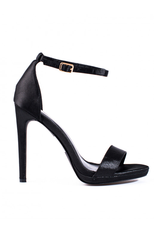 Černé sandály s tenkým podpatkem  