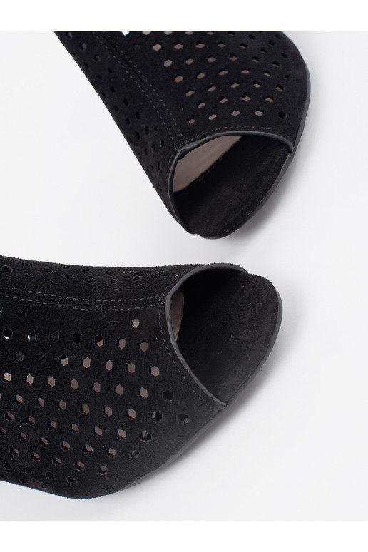 Černé sandály  ze semiše