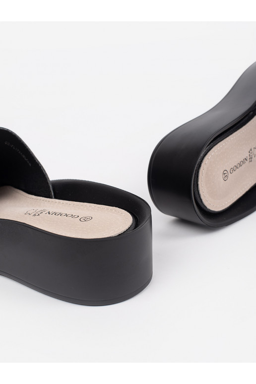 Černé Pantofle  s řetízkem