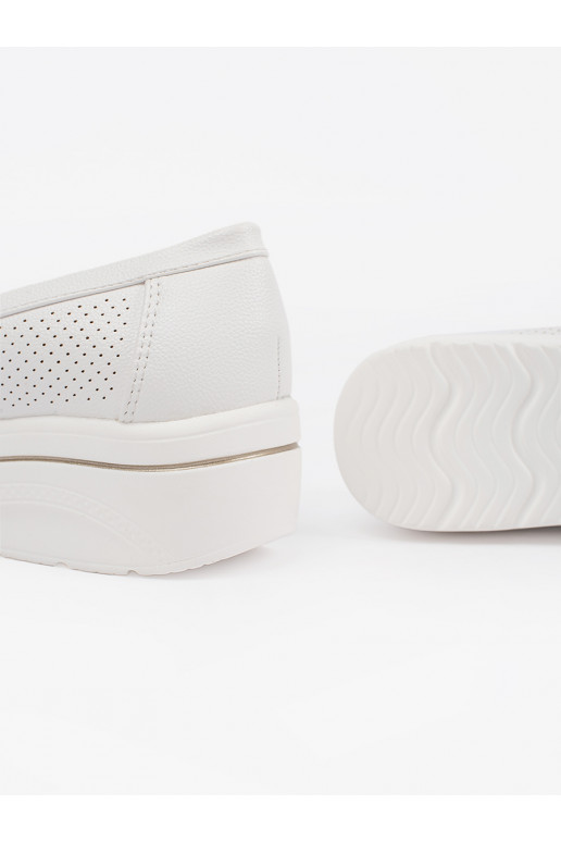 bílé mokasíny s masivním podpatkem bílé mokasíny s masivním podpatkem