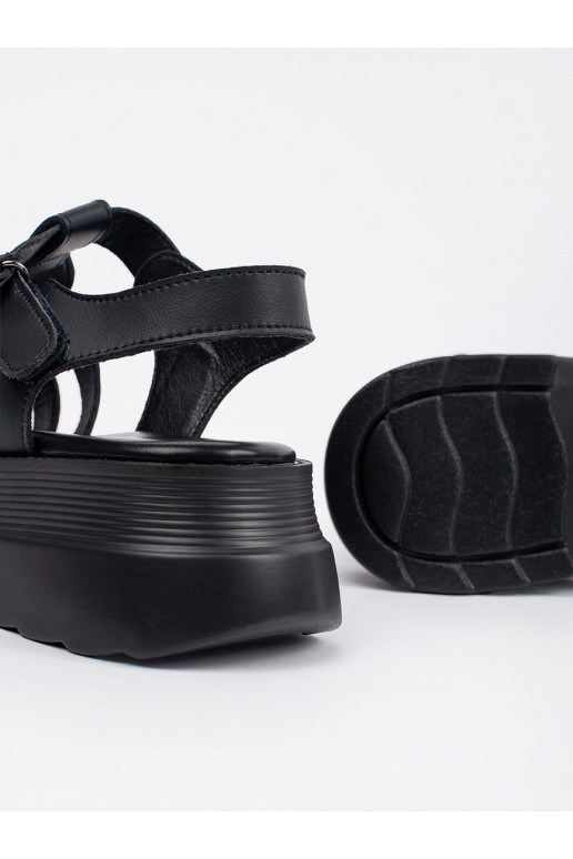 Černé sandály s platformou 