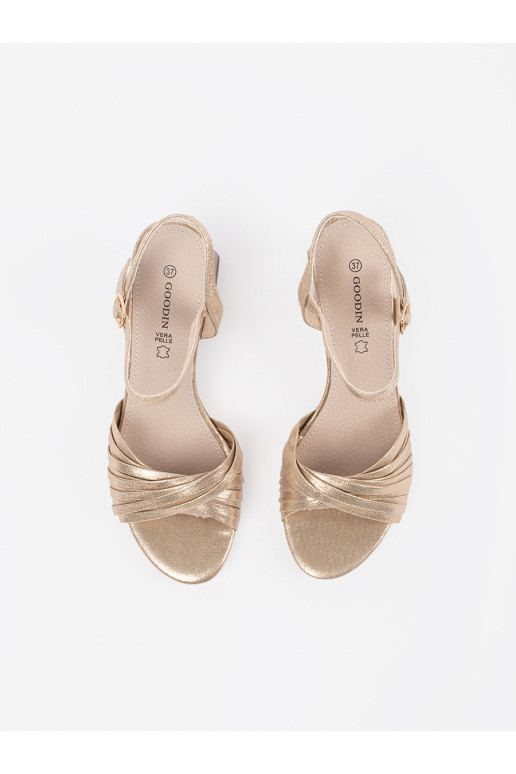zlaté barvy  sandály nízký podpatek